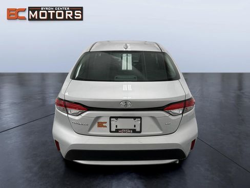 Used 2022 Toyota Corolla LE w/ LE Convenience Package image 5