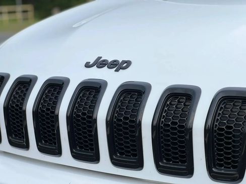 Used 2016 Jeep Cherokee Latitude w/ Comfort/Convenience Group AWD/4WD image 9