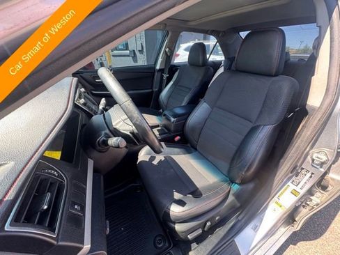 Used 2017 Toyota Camry SE w/ Moonroof Package FWD image 9