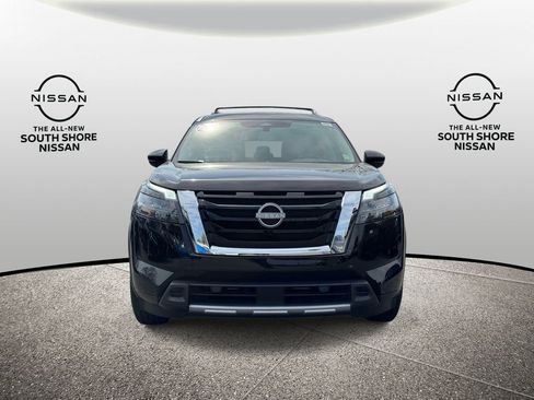 Used 2025 Nissan Pathfinder SL AWD/4WD image 2