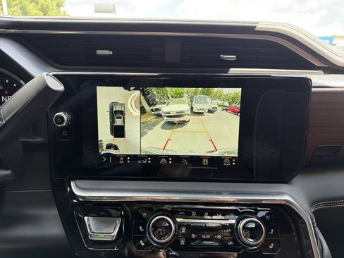 Used 2024 GMC Sierra 2500 Denali Ultimate AWD/4WD image 25
