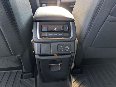 Used 2025 Subaru Ascent Onyx Edition AWD/4WD image 19
