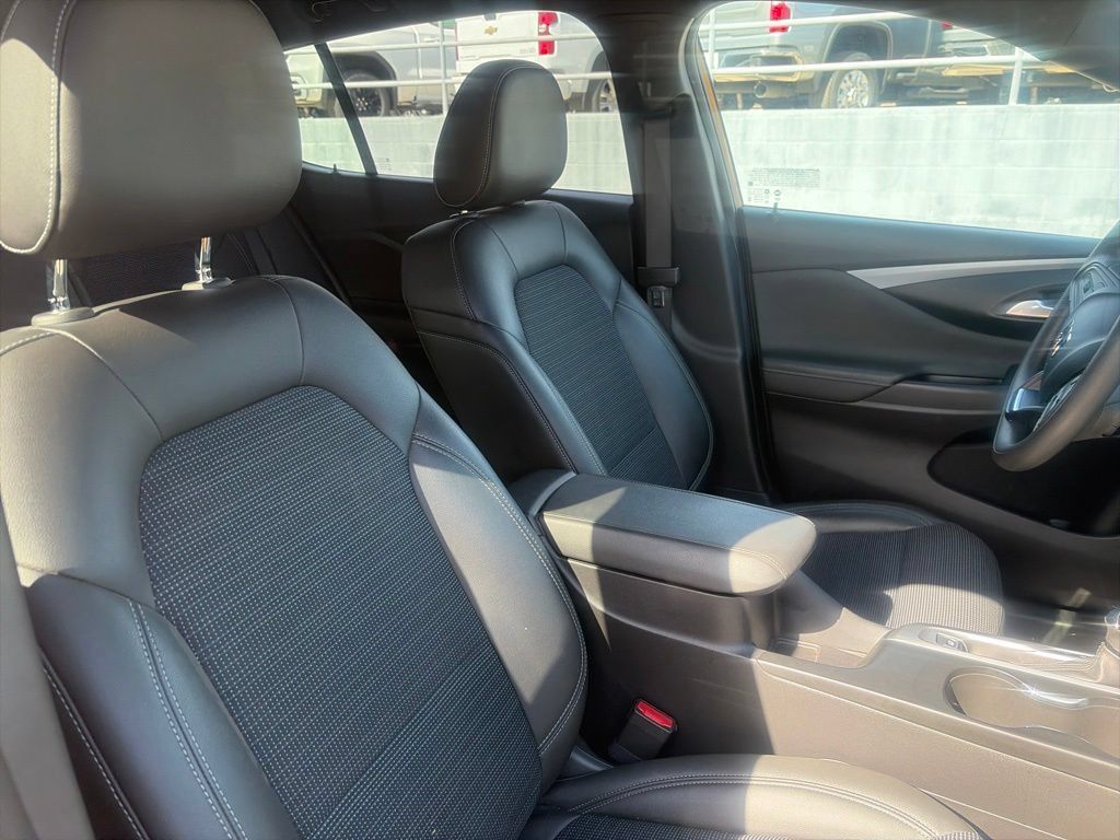 Used 2024 Buick Envista Preferred FWD image 23