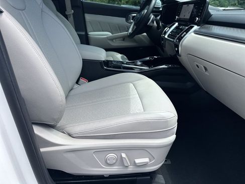 Certified 2023 Kia Sorento SX Prestige w/ Panoramic Sunroof Package AWD/4WD image 16