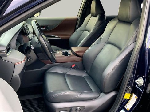 Used 2022 Toyota Venza XLE AWD/4WD image 7