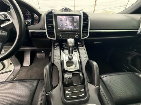 Used 2018 Porsche Cayenne Platinum Edition image 19