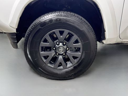 Used 2022 Toyota Tacoma SR5 w/ Technology Package RWD image 14