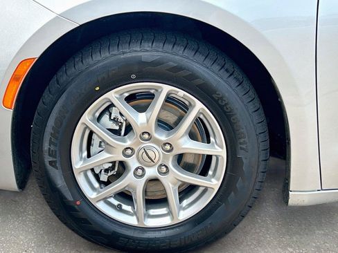 Used 2024 Chrysler Pacifica Touring-L FWD image 42