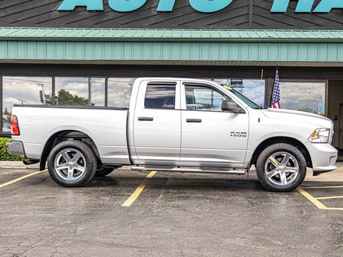 Used 2018 RAM 1500 Express AWD/4WD image 9