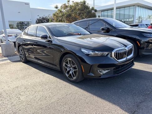 Used 2026 BMW i5 eDrive40 w/ Premium Package RWD image 4