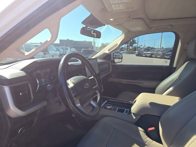 Used 2023 Ford Expedition XLT RWD image 9