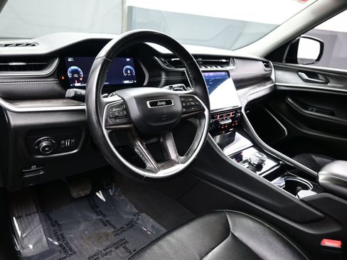 Used 2022 Jeep Grand Cherokee L Limited AWD/4WD image 16