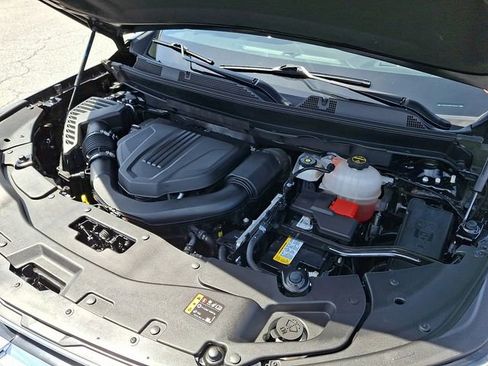 Certified 2025 Chevrolet Traverse LT FWD image 26