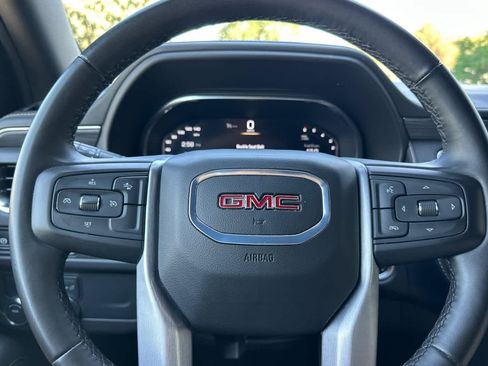 Used 2024 GMC Yukon XL SLT image 25