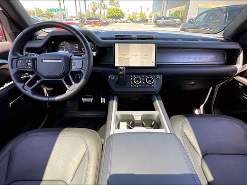 Used 2025 Land Rover Defender 110 V8 AWD/4WD image 18