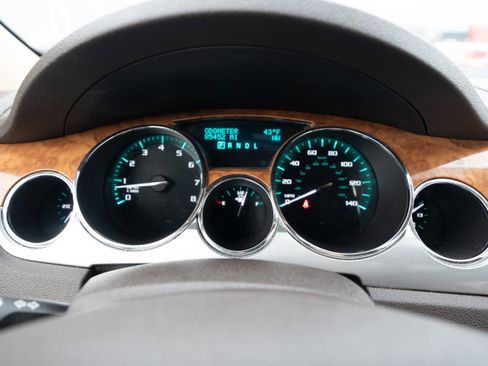 Used 2010 Buick Enclave CXL image 15