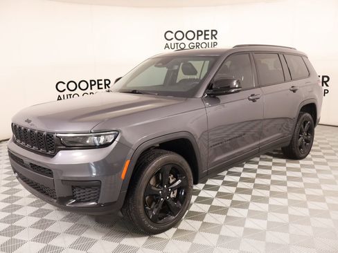 Used 2024 Jeep Grand Cherokee L Altitude image 10