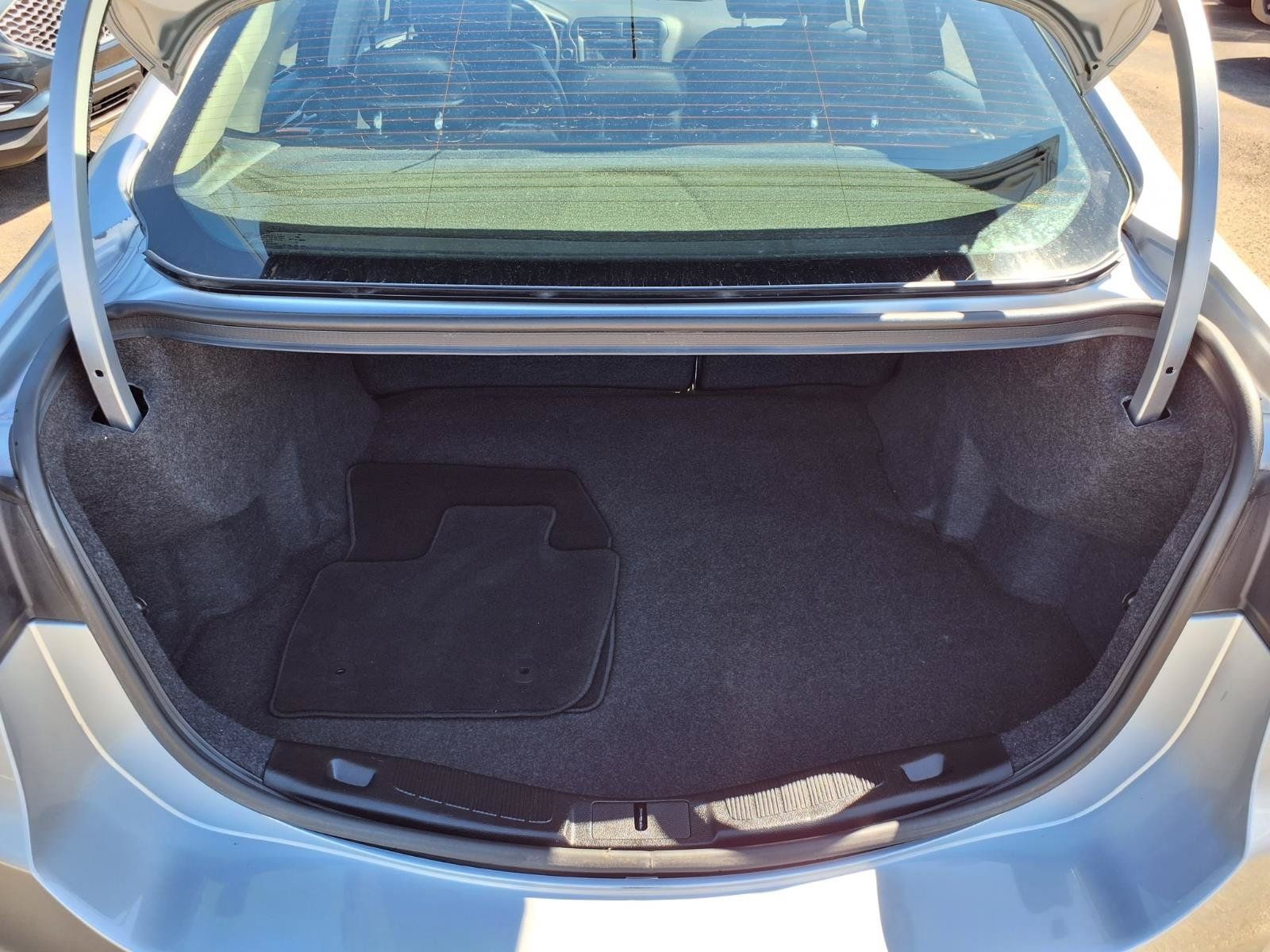 Used 2018 Ford Fusion SE w/ Equipment Group 201A FWD image 9