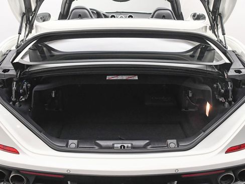 Used 2016 Ferrari California T image 8