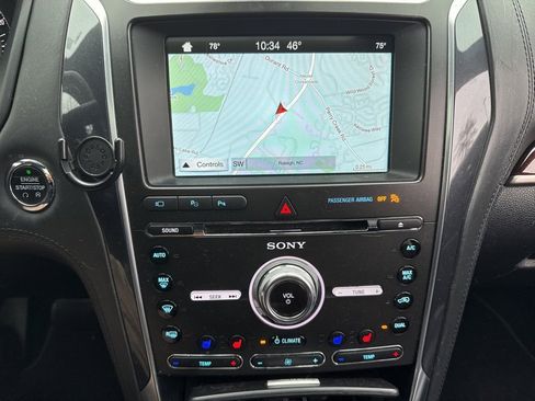 Used 2018 Ford Explorer Platinum image 11