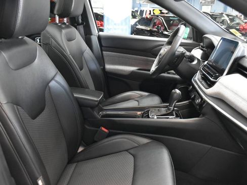 Used 2025 Jeep Compass Latitude w/ Sun & Sound Group AWD/4WD image 28