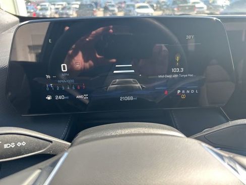 Used 2025 Chevrolet Equinox LT image 17