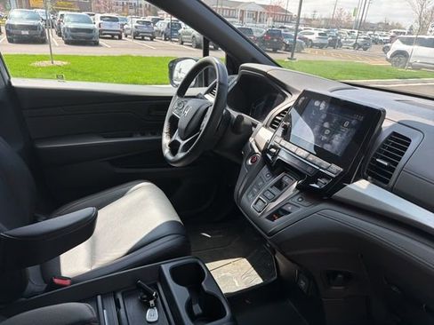 Used 2024 Honda Odyssey Sport image 12