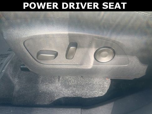 Used 2025 Chevrolet Traverse LT image 17