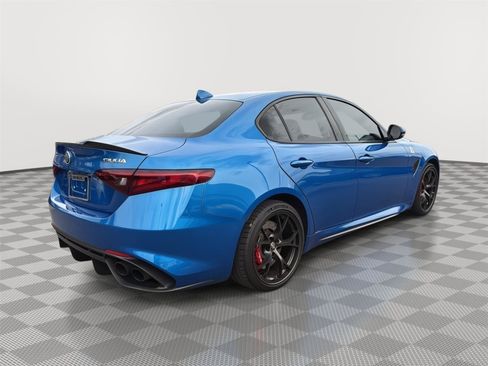 Used 2018 Alfa Romeo Giulia Quadrifoglio w/ Driver Assist Dynamic Package image 6
