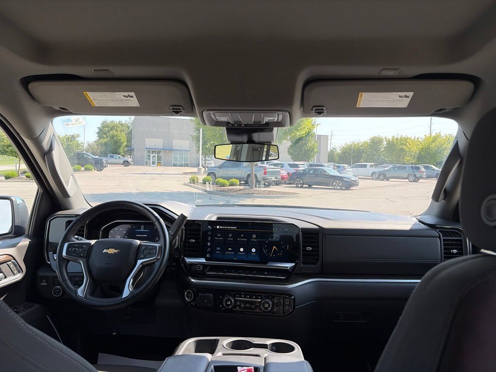 Used 2025 Chevrolet Silverado 1500 LT AWD/4WD image 35