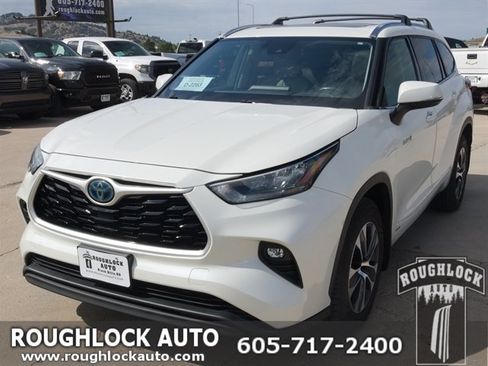 Used 2020 Toyota Highlander XLE AWD/4WD image 1