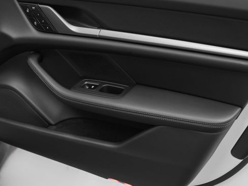 Certified 2025 Porsche Taycan AWD/4WD image 26