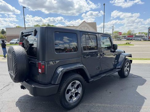 Used 2017 Jeep Wrangler Unlimited Sahara w/ Connectivity Group AWD/4WD image 6