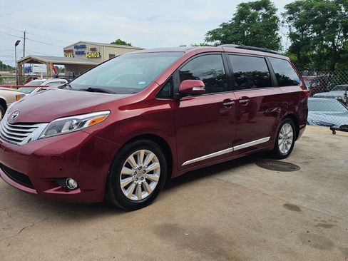 Used 2015 Toyota Sienna Limited Premium FWD image 1