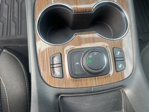 Used 2023 GMC Acadia SLE w/ Driver Convenience Package image 23