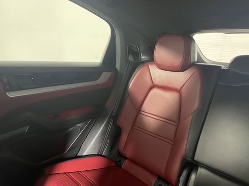 Used 2024 Porsche Cayenne Coupe image 15