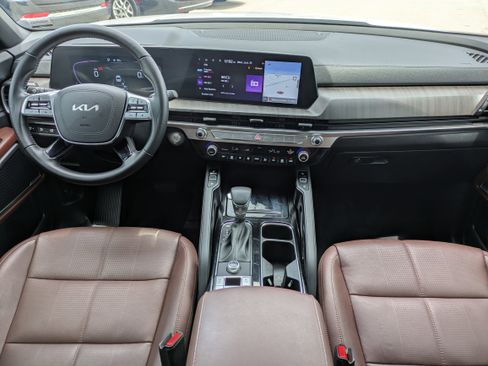 Used 2024 Kia Telluride EX w/ EX Captain's Chair Package FWD image 19
