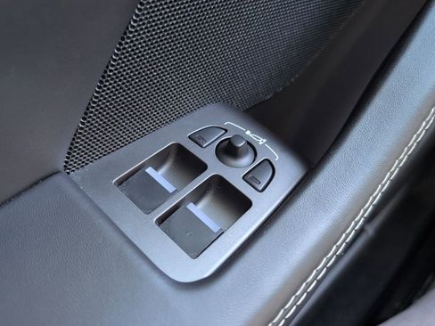 Used 2020 Jaguar F-TYPE R image 19