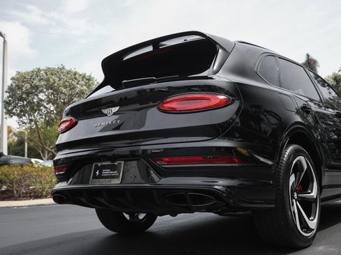 Used 2022 Bentley Bentayga image 14