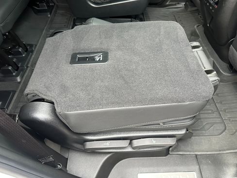 Used 2025 GMC Yukon Denali w/ Denali Reserve Package image 31