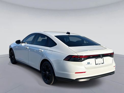 Certified 2025 Honda Accord SE image 6