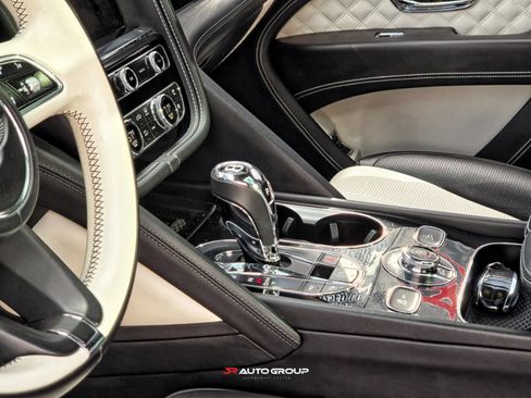 Used 2021 Bentley Bentayga AWD/4WD image 40