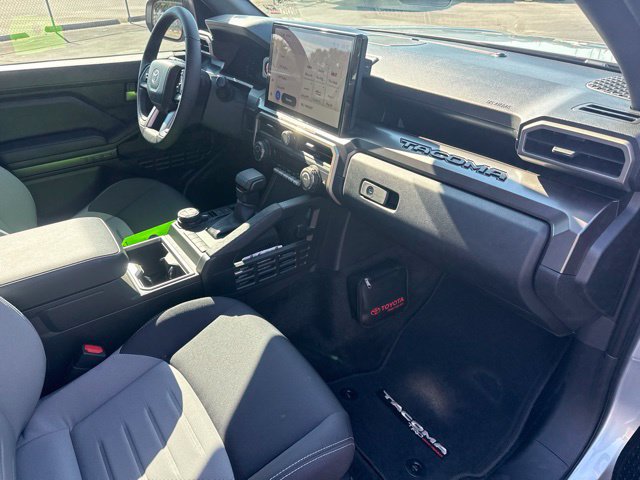 Used 2025 Toyota Tacoma TRD Off-Road AWD/4WD image 15