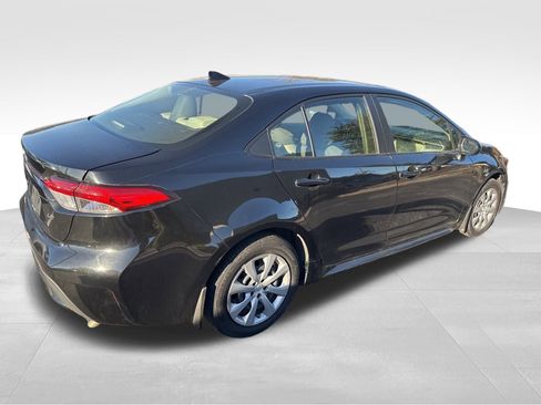 Used 2022 Toyota Corolla LE image 5