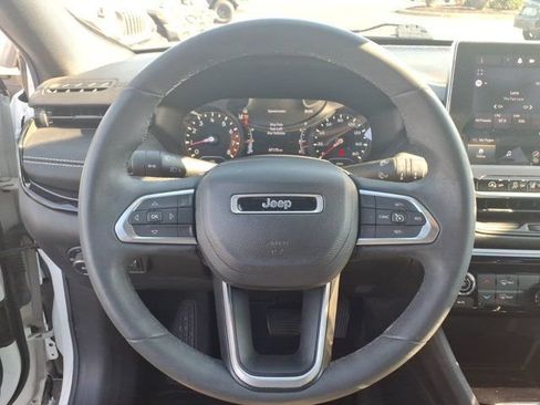 Used 2022 Jeep Compass Latitude FWD image 19