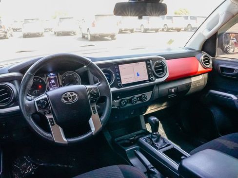 Used 2022 Toyota Tacoma SR5 RWD image 13