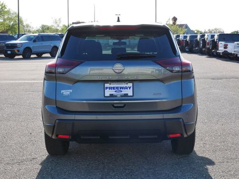 Used 2024 Nissan Rogue S AWD/4WD image 5