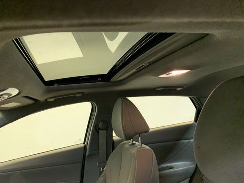 Used 2025 Hyundai Elantra SEL image 15