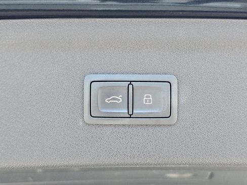 Used 2018 Audi Q3 2.0T Premium w/ Convenience Package FWD image 16