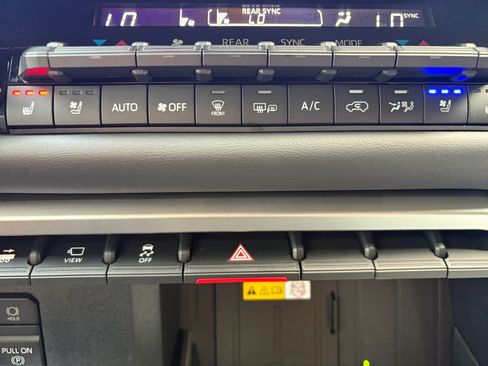Used 2023 Toyota Sequoia Platinum RWD image 23